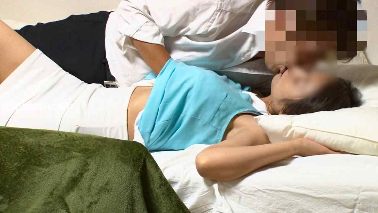 FC2-PPV-1136932 - 【個撮】【37歳 Dカップ スケベ事務員 人妻 に中出し】女の性欲を飛躍的に増大させる*を出す相席系居*屋　SEX依存禁断症状並【個人・隠し撮り】 thumbnail_2.jpg