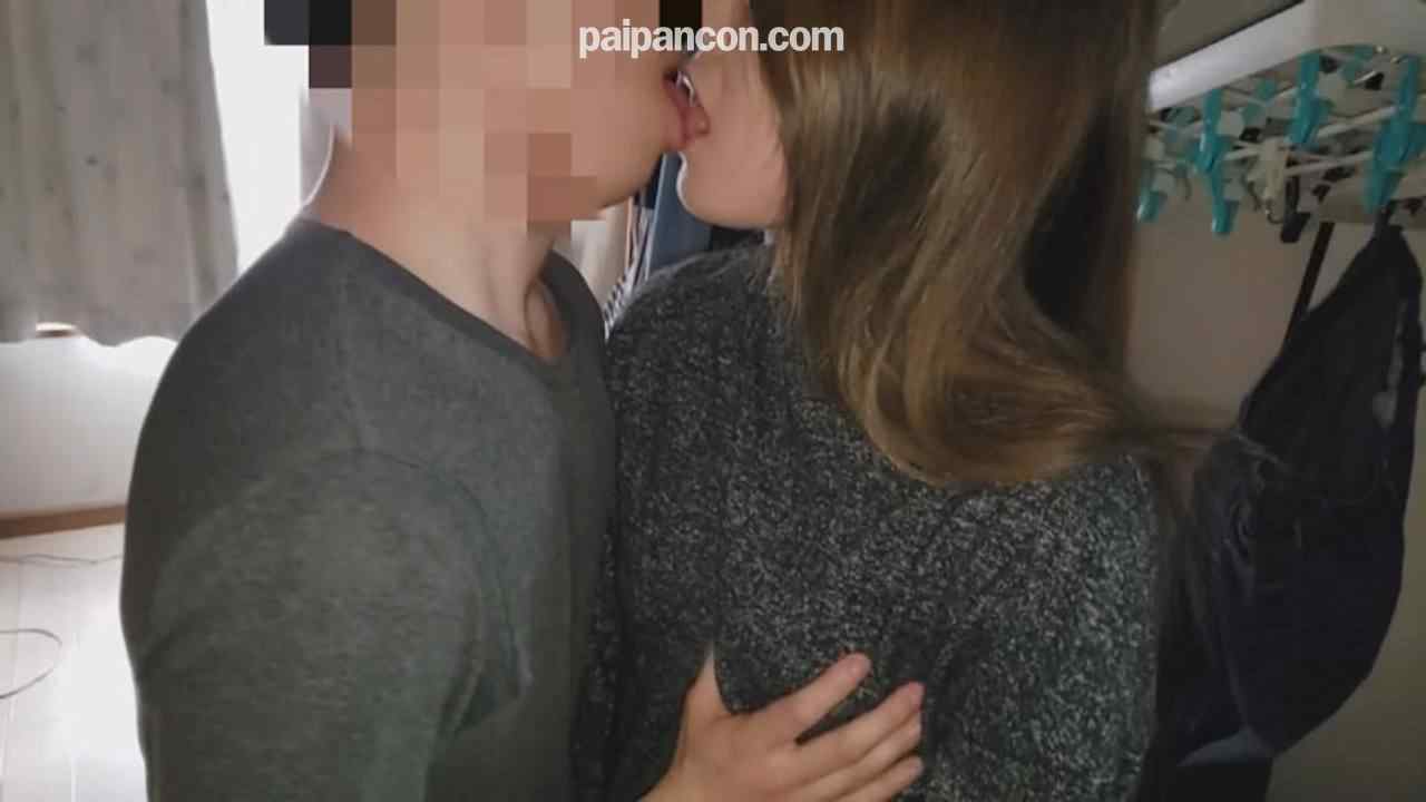 FC2-PPV-1262088 - 【個人】旦那の去った自宅で極太陰茎を入れられる旧知の友人の妻、悲痛な表情で喘ぐ。