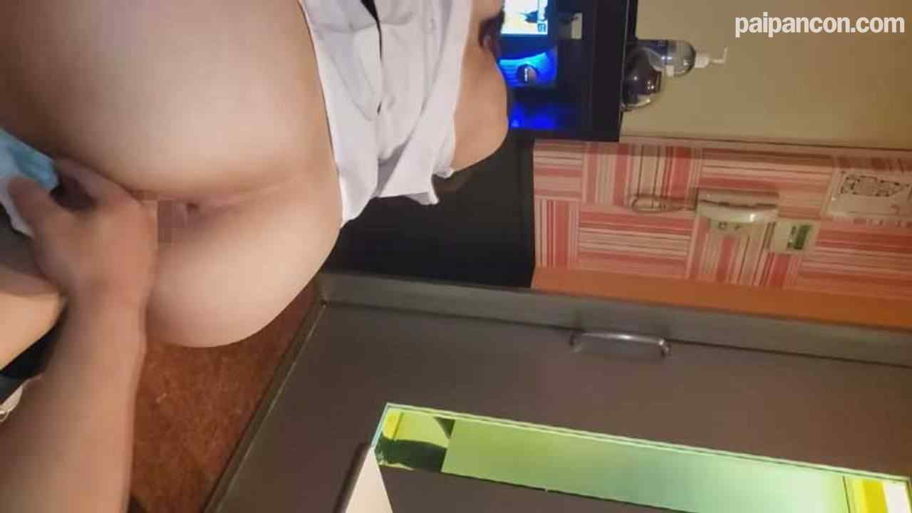 FC2-PPV-3132432 - 戸田恵○香似のJDカラオケ店でバイト中に中出し。