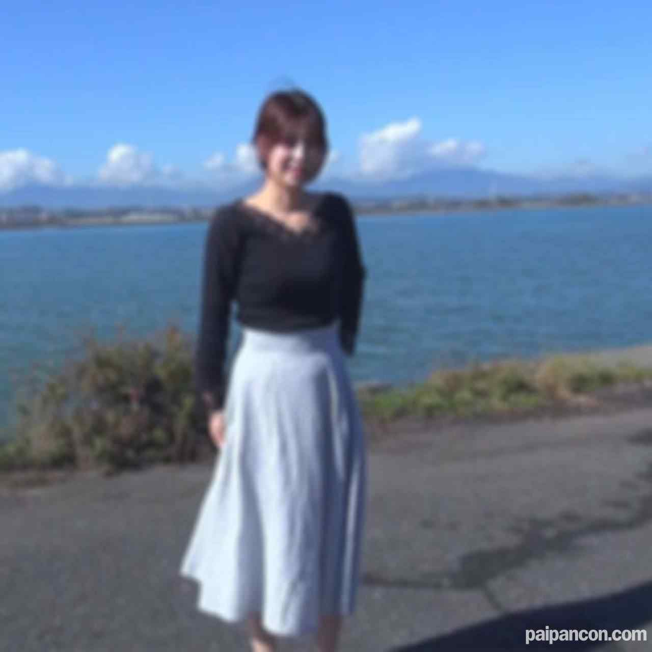 FC2-PPV-3179707 - パチ〇コ借金苦の美人妻、丸くて綺麗なお尻を突き出して中出しを受け入れる、挿れられるとイキまくるどうしようもない奥さんですね